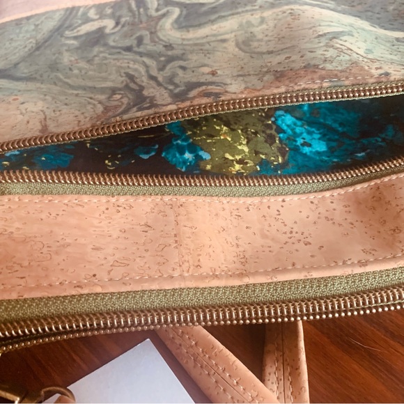 Beautiful CORK vegan crossbody bag NWT - Picture 5 of 8